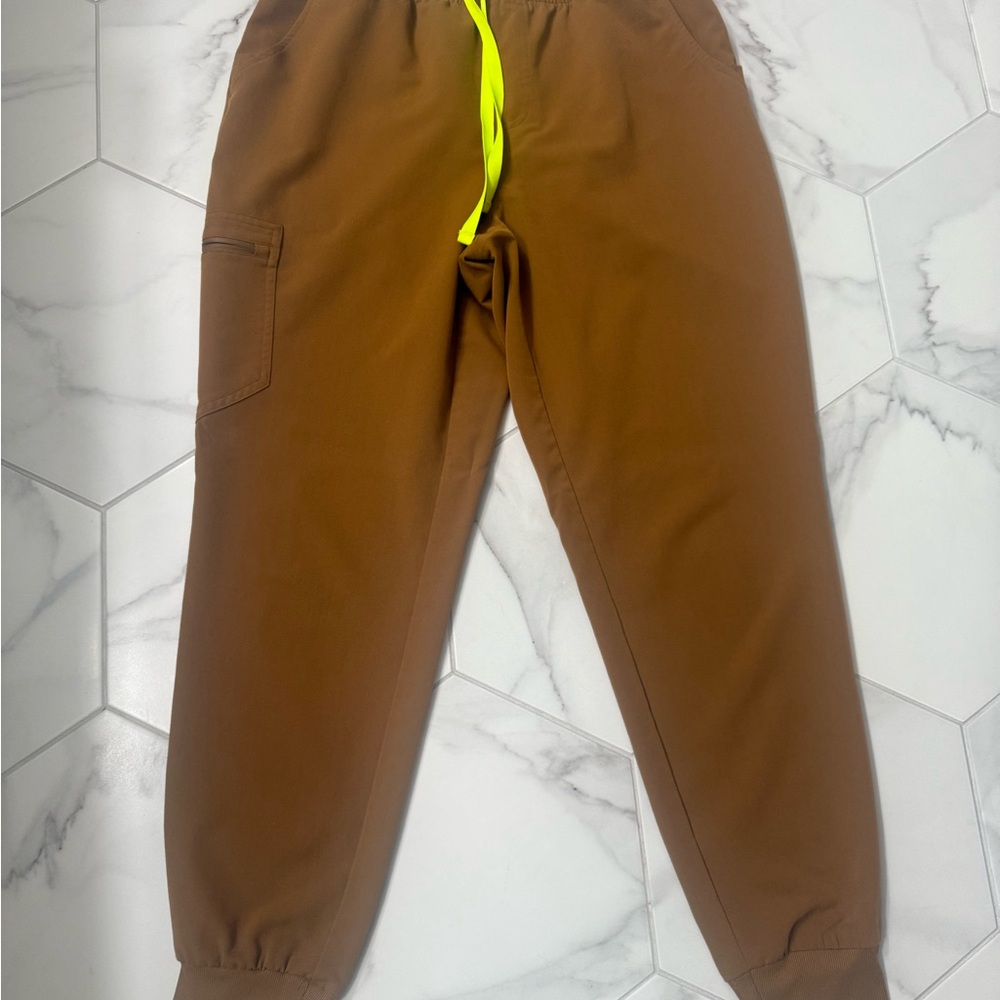 Figs women's Earth High Waisted Zamora - Jogger Scrub Pant™ - L / Earth
L